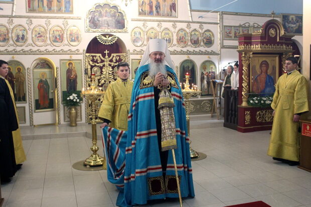 Митрополит Вятский и Слободской Марк совершил всенощное бдение в Михаило-Архангельском храме